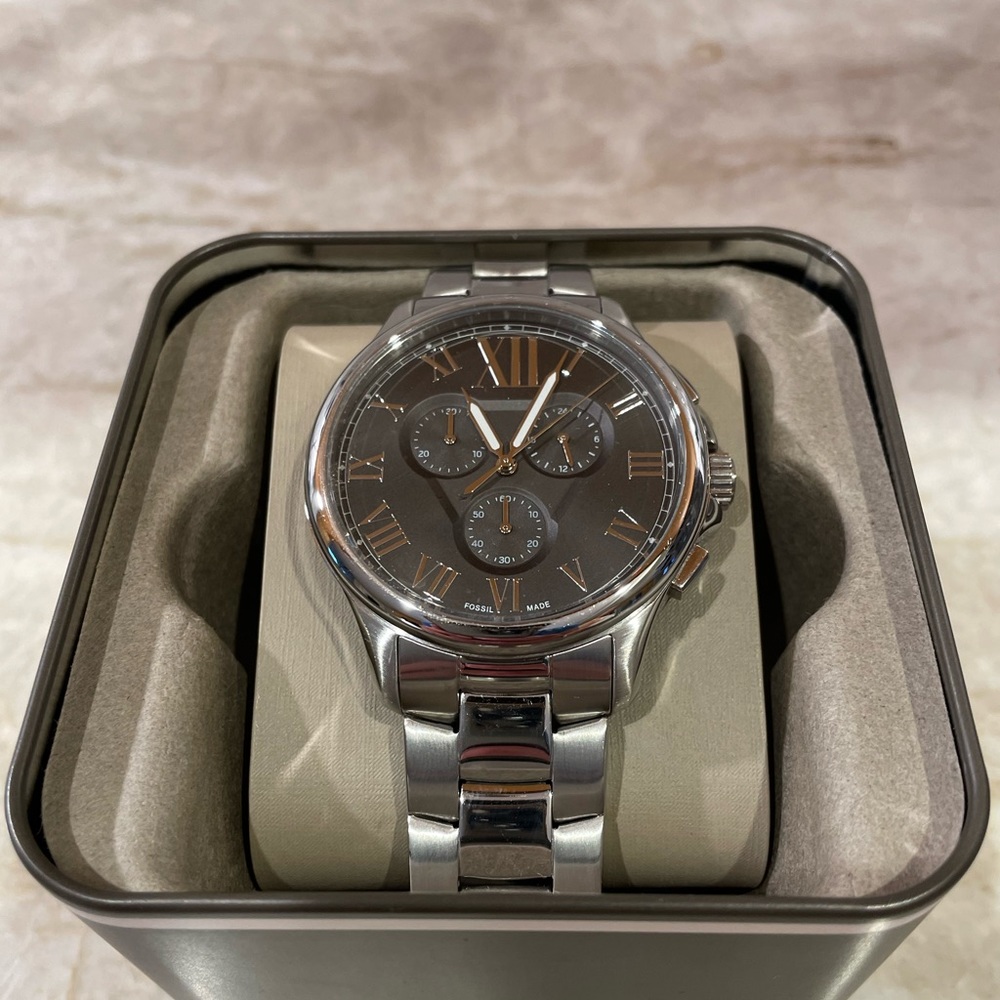 Fossil chrome watch.